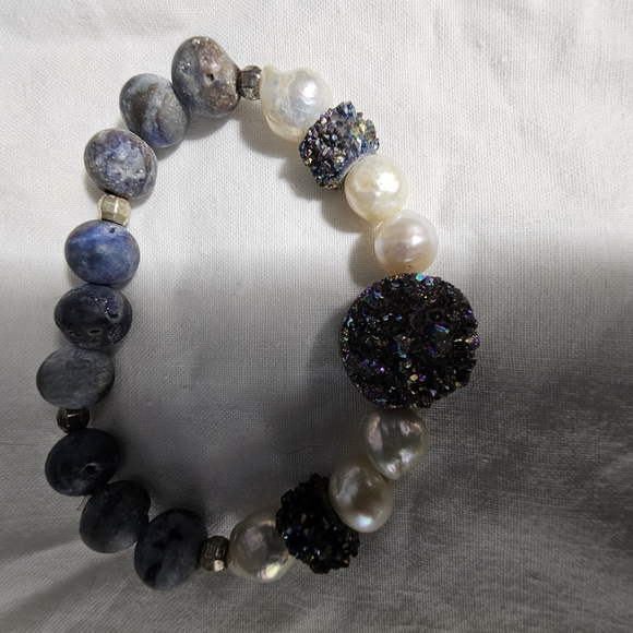 Elegant Blue and Pearl Beaded Bracelet‎ - Picture 7 of 7